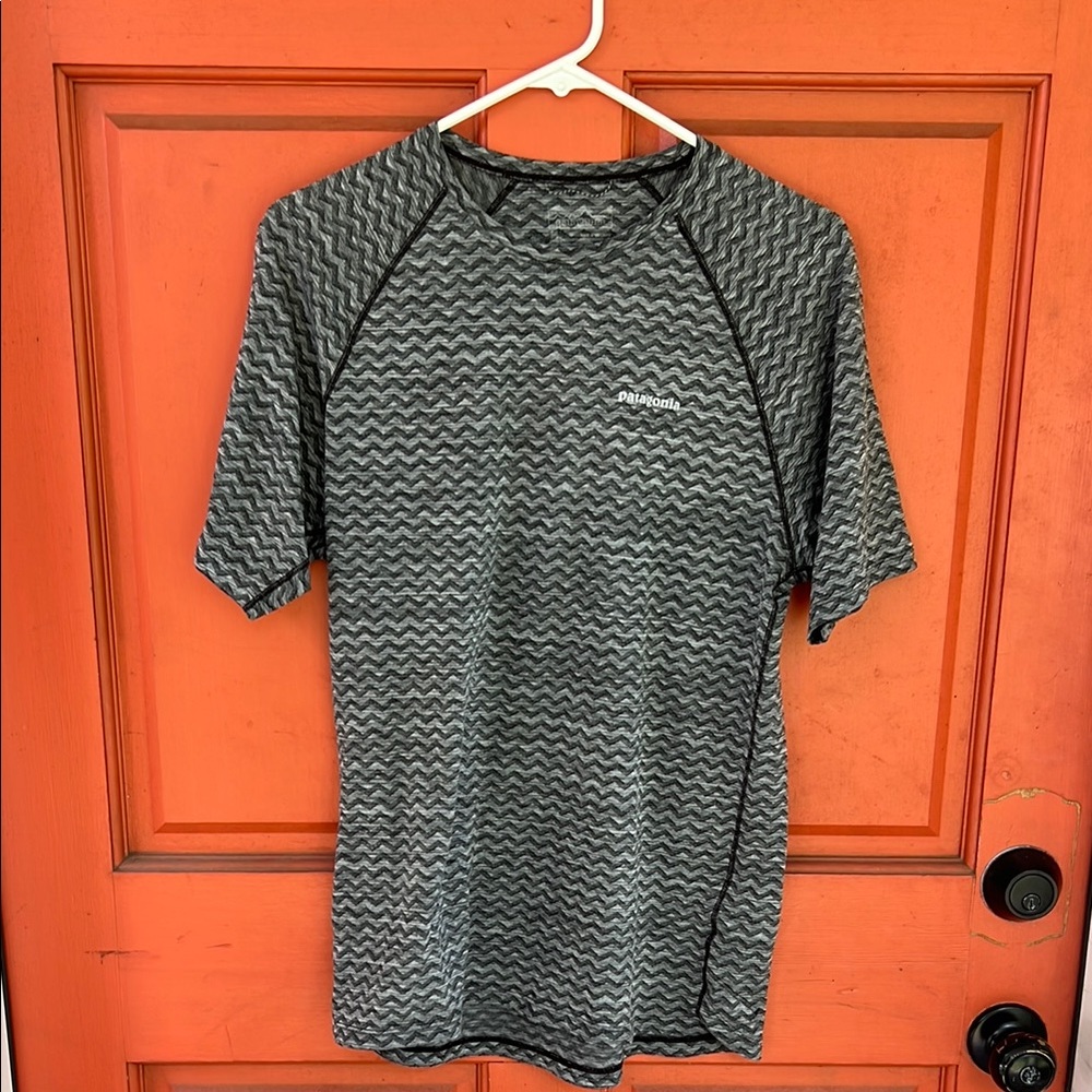 Patagonia men’s medium running shirt